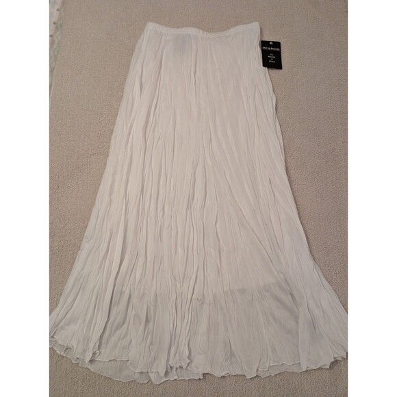 Zac & Rachel Dresses & Skirts - NWT Zac And Rachel White Maxi Skirt Boho Flowy Size S